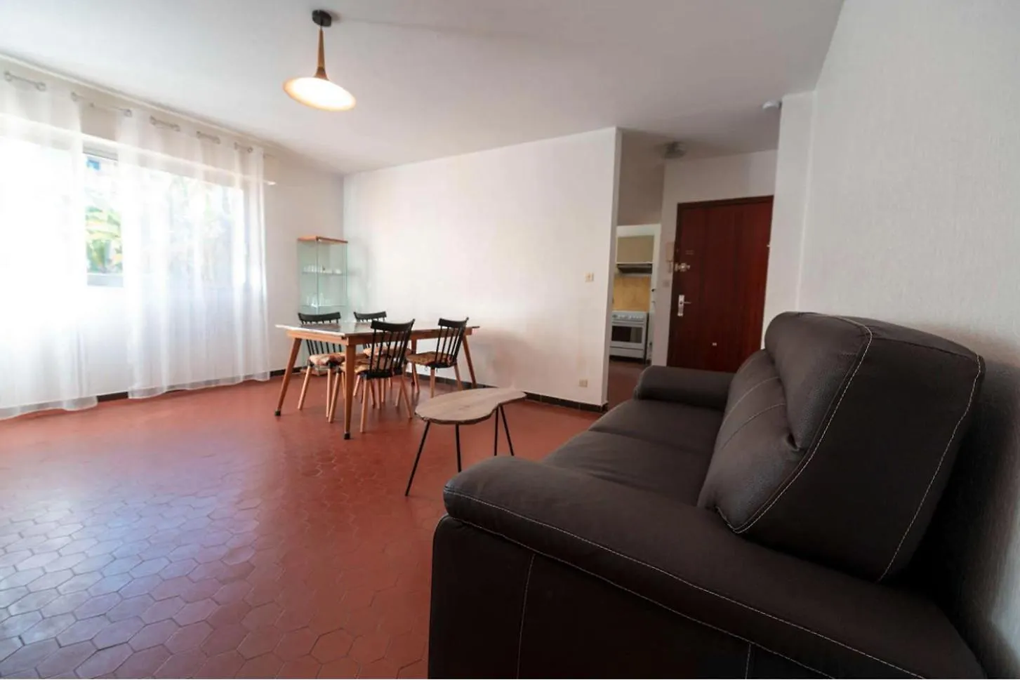 T2- Piscine- Plages- Commerces Le Lavandou Apartment